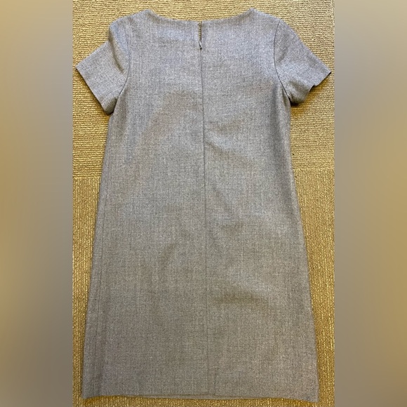 UNIQLO short sleeve grey shift dress with back zip and front pockets size XS - Picture 3 of 10